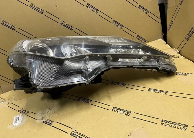 Фара Правая ксеноновая Toyota RAV 4 2012-2015 81145-42571