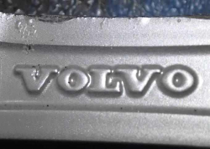 Один оригинальный диск R18 Volvo C70