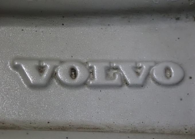 Один оригинальный диск R19 Volvo V90