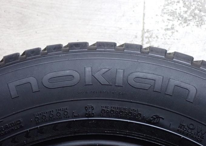 Nokian Tyres Hakkapeliitta 8 SUV 235/65 R17 108T