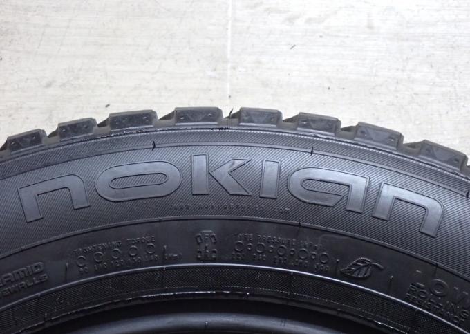 Nokian Tyres Hakkapeliitta 8 SUV 215/65 R17 103T