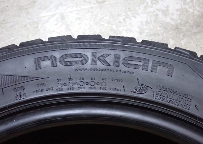 Nokian Tyres Hakkapeliitta R2 245/45 R17 99R