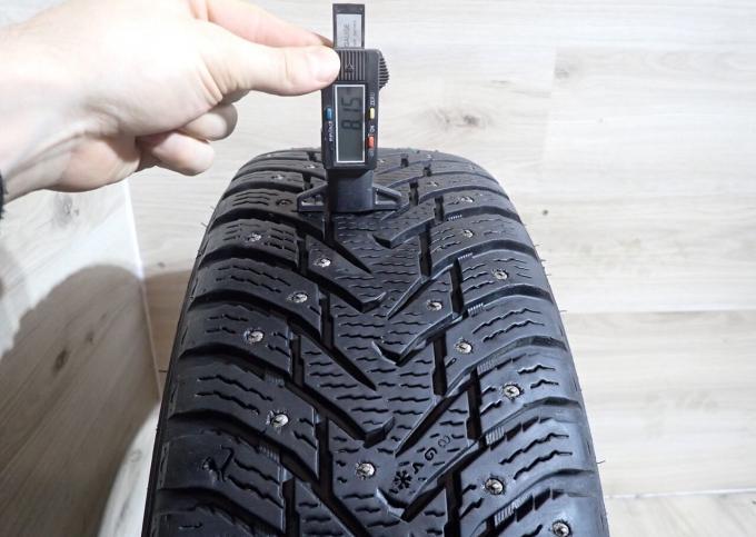 Nokian Tyres Hakkapeliitta 8 SUV 215/65 R17 103T