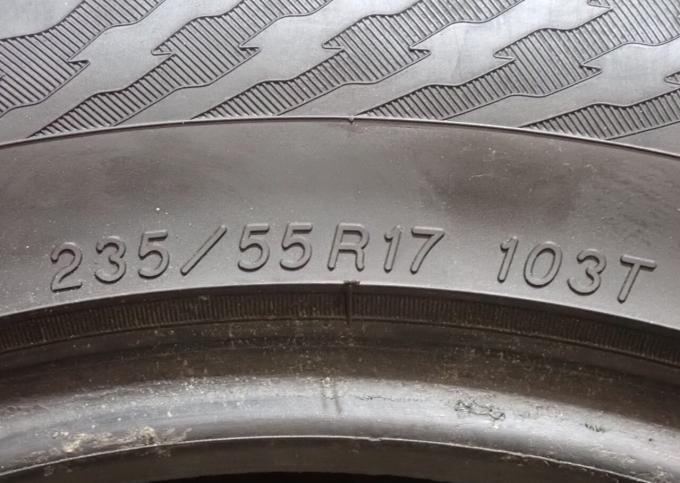 Yokohama Ice Guard Stud IG55 235/55 R17 103T