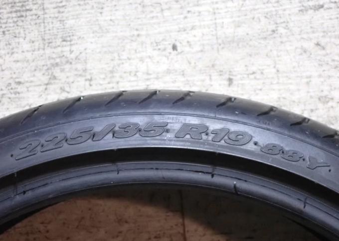 Pirelli P Zero 225/35 R19 88Y