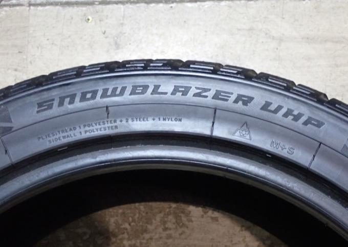 Windforce Snowblazer UHP 235/45 R18 98V