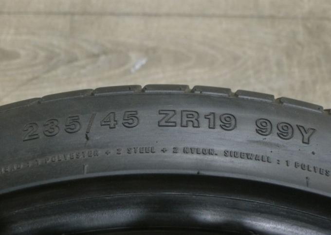 Accelera PHI-R 235/45 R19 99Y