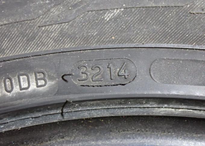 Nokian Tyres Hakkapeliitta R2 245/45 R17 99R