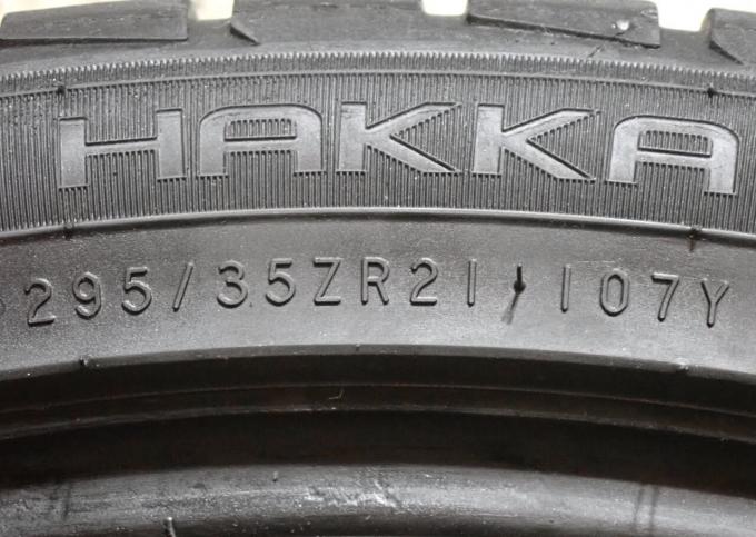 Nokian Tyres Hakka Black SUV 295/35 R21 107Y