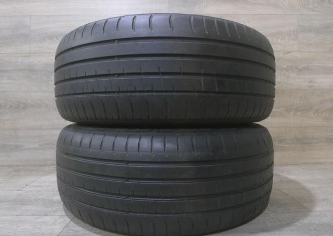 Accelera PHI-R 235/45 R19 99Y