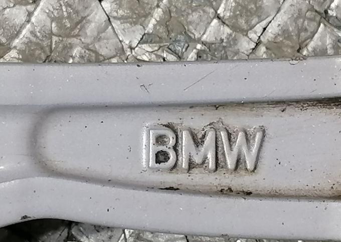 Один оригинальный диск R18 BMW 3-series передний с