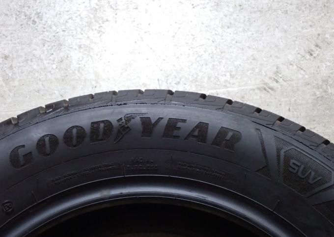 Goodyear UltraGrip Ice 225/65 R17 102T