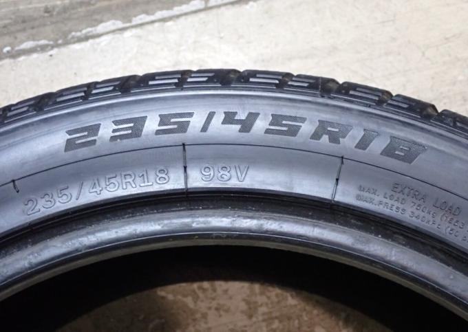 Windforce Snowblazer UHP 235/45 R18 98V