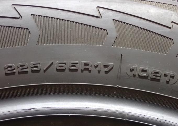 Goodyear UltraGrip Ice 225/65 R17 102T