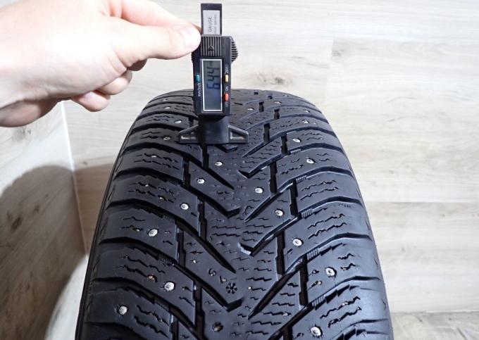 Nokian Tyres Hakkapeliitta 8 SUV 235/65 R17 108T