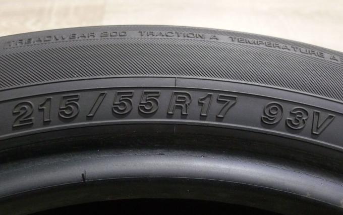 Yokohama dB Decibel E70 215/55 R17 93V