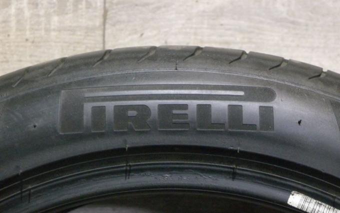 Pirelli P Zero 275/40 R19 101Y