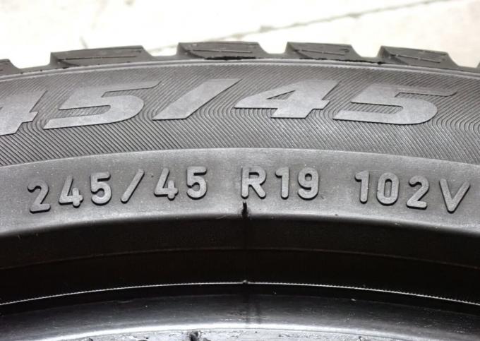 Pirelli Winter Sottozero 3 245/45 R19 102V