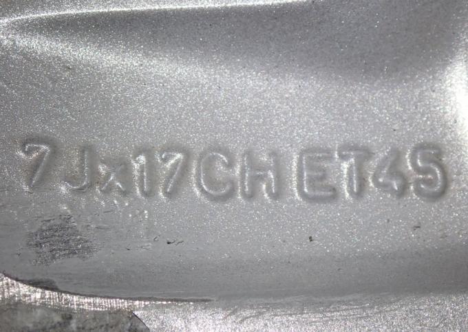 Один оригинальный R17 диск Toyota Rav4