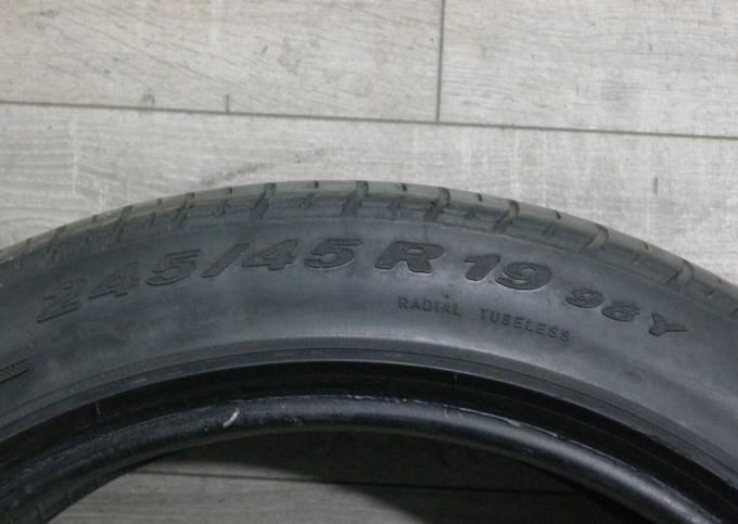 Pirelli P Zero Rosso 245/45 R19 98Y