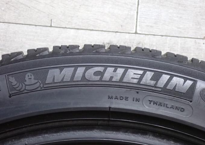 Michelin X-Ice XI3 245/45 R19 102H