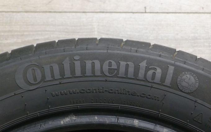 Continental ContiPremiumContact 2 215/55 R17 94V