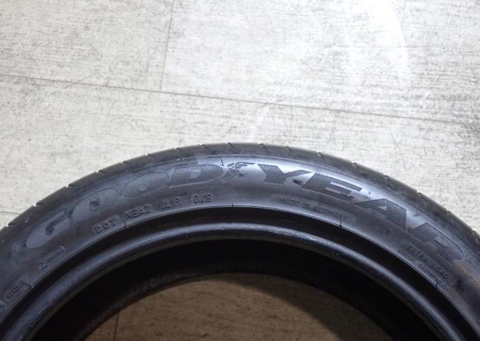 Goodyear EfficientGrip 245/45 R19 102Y