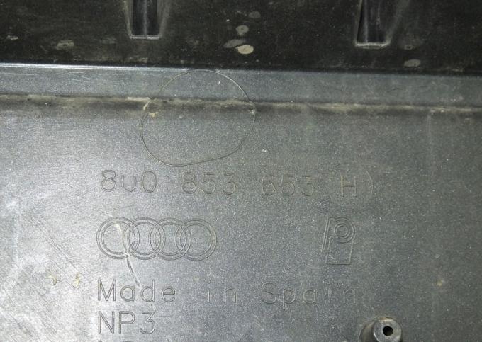 Решетка радиатора Audi Q3 2011-2014г 800853653