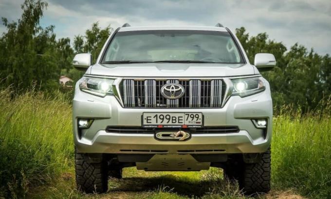 Козырьки потолочные toyota land cruiser prado 150