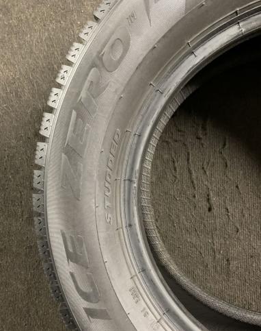 Pirelli Ice Zero 215/60 R16