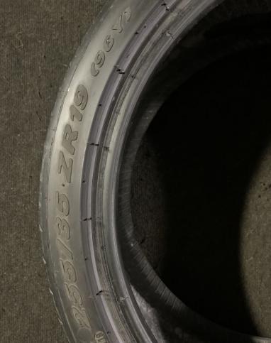 Pirelli P Zero 255/35 R19