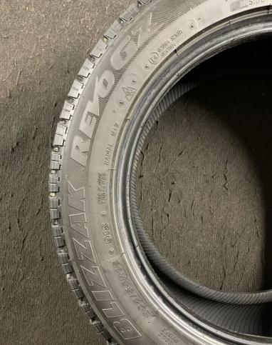 Bridgestone Blizzak Revo GZ 205/55 R16