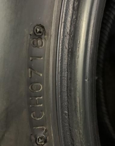 Bridgestone Blizzak Spike-02 SUV 235/60 R18