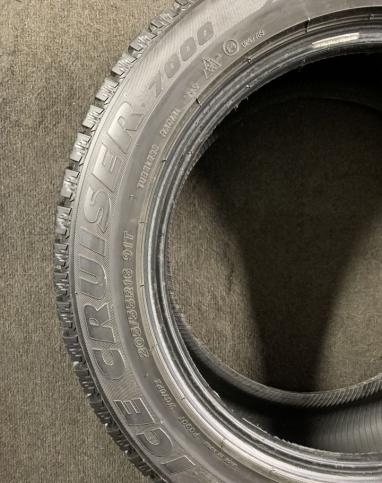 Bridgestone Ice Cruiser 7000 205/55 R16