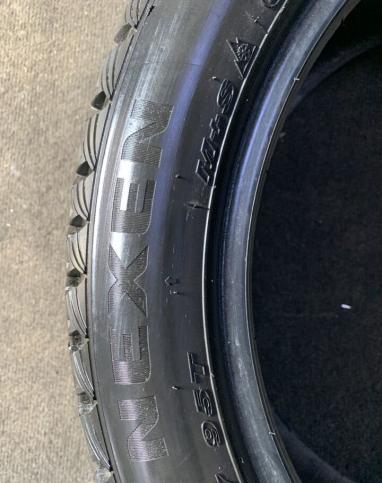 Nexen Winguard Ice Plus 215/50 R17 95T