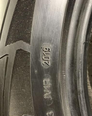 Goodyear UltraGrip Ice 215/55 R17