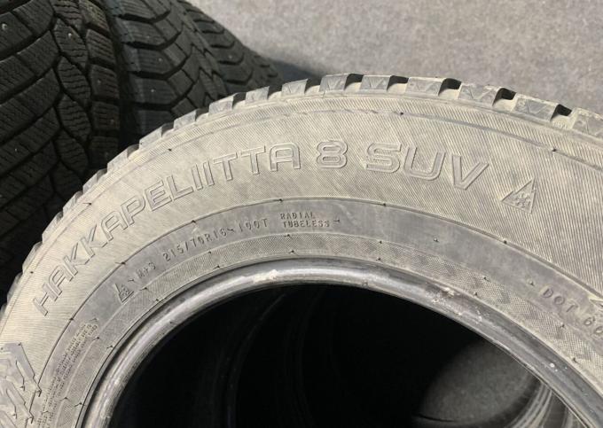 Nokian Tyres Hakkapeliitta 8 SUV 215/70 R16 100T