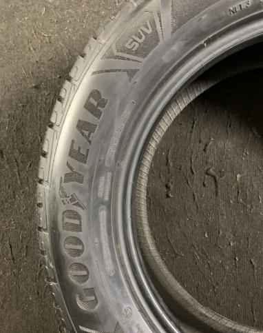 Goodyear UltraGrip Ice 215/55 R17