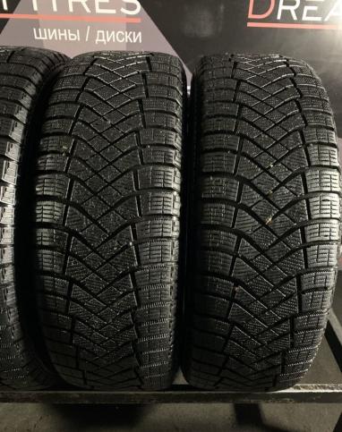 Pirelli Ice Zero FR 215/65 R17