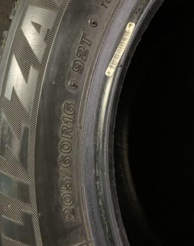 Bridgestone Blizzak Spike-01 205/60 R16