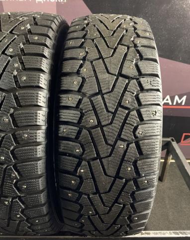 Pirelli Ice Zero 215/60 R16