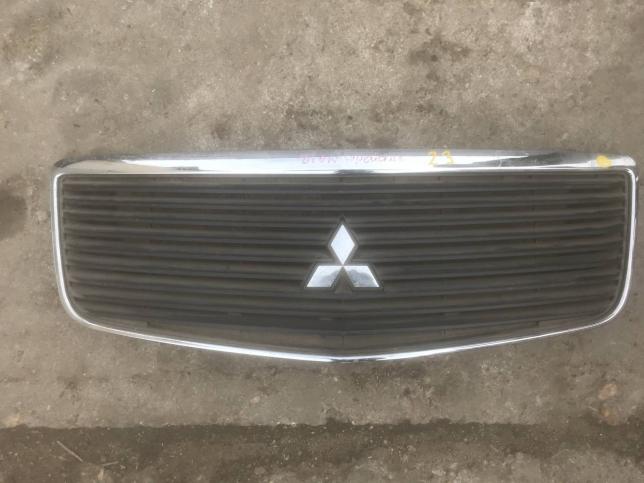 Решетка радиатора Mitsubishi Dion CR6W mr533507