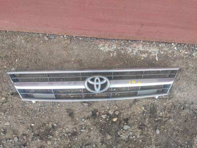 Решетка радиатора Toyota Estima TCR21 53111-28110