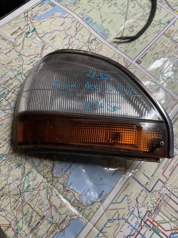 Габарит передний Toyota TownAce YR30 28-38  28-37