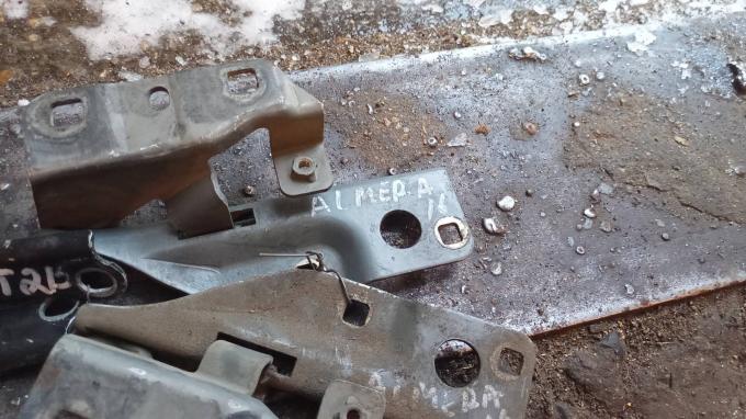 Петля капота Nissan Almera N16