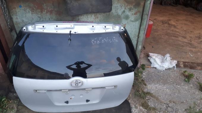 Дверь багажника Toyota Wish ZNE10/14