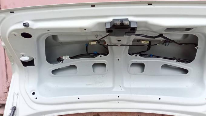 Крышка багажника Subaru Legacy B14
