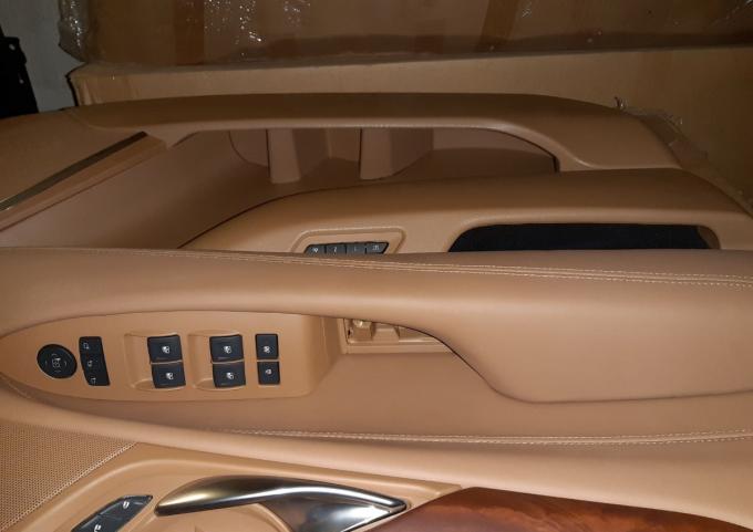 Обивка двери Cadillac Escalade Platinum 23116676