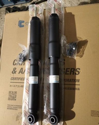 Амортизаторы задние land cruiser 200 за 1шт 48530-60140