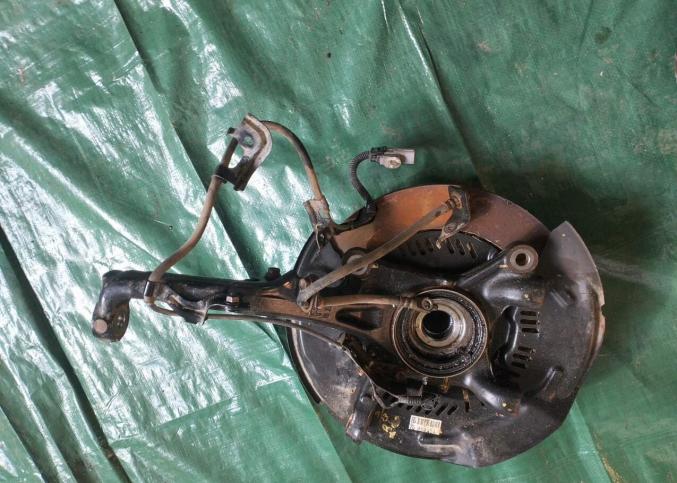 Поворотный кулак land cruiser 200